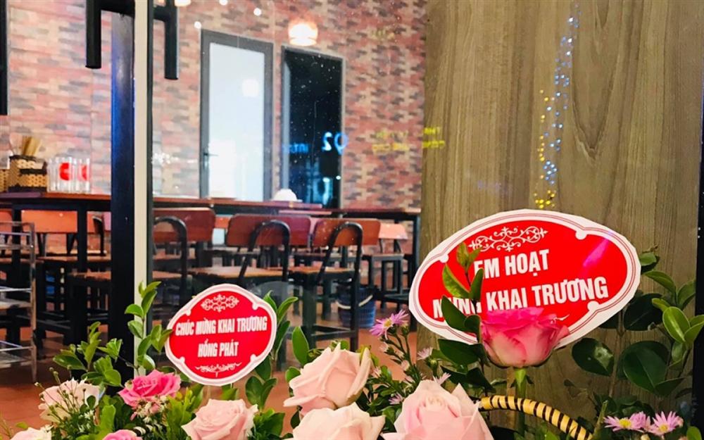 Chủ nhà hàng tá hỏa vì sáng sớm đã nhận cả chục cuộc gọi hủy đặt tiệc vì Covid-19-1