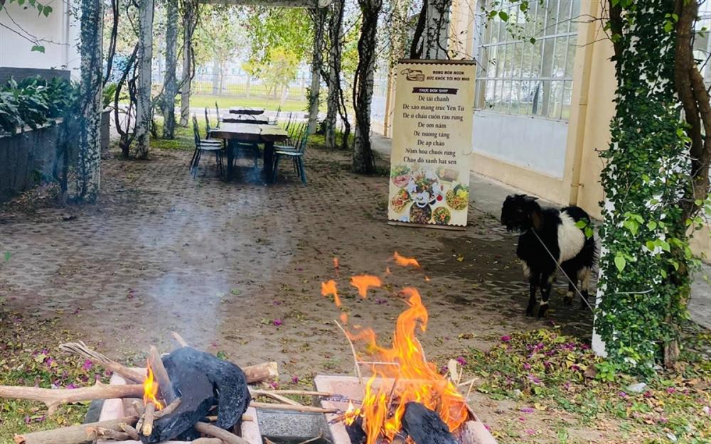 Chủ nhà hàng tá hỏa vì sáng sớm đã nhận cả chục cuộc gọi hủy đặt tiệc vì Covid-19-2