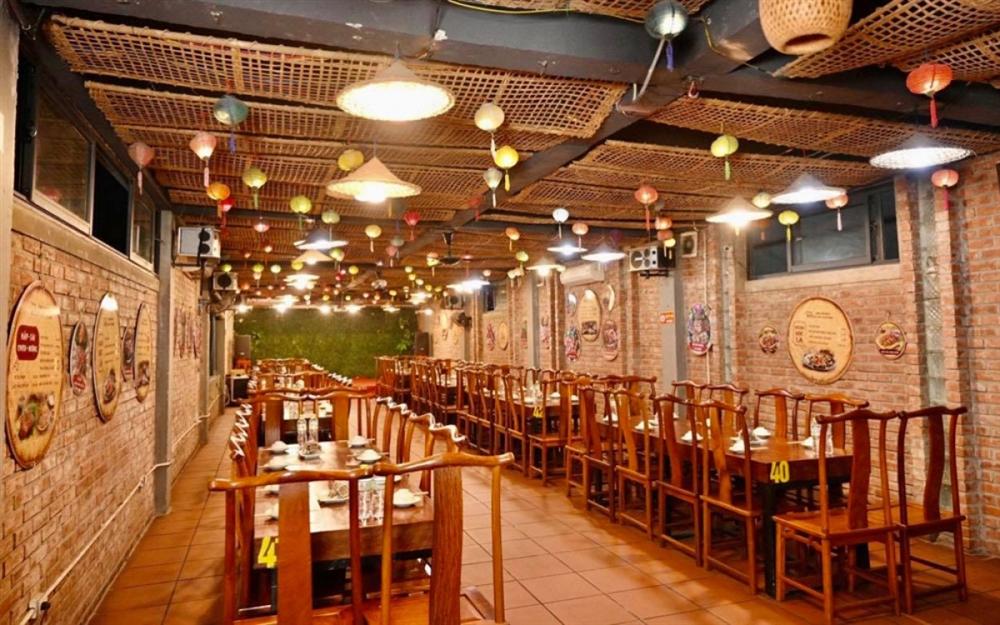 Chủ nhà hàng tá hỏa vì sáng sớm đã nhận cả chục cuộc gọi hủy đặt tiệc vì Covid-19-3