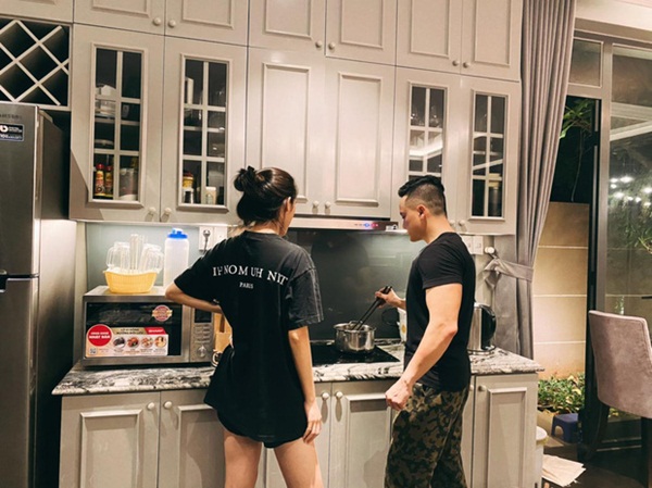 Cận cảnh biệt thự triệu đô của Cao Thái Sơn: Góc nào cũng toát lên mùi chanh sả, ban công có view cực ăn tiền-15