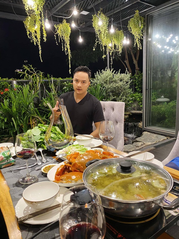 Cận cảnh biệt thự triệu đô của Cao Thái Sơn: Góc nào cũng toát lên mùi chanh sả, ban công có view cực ăn tiền-16