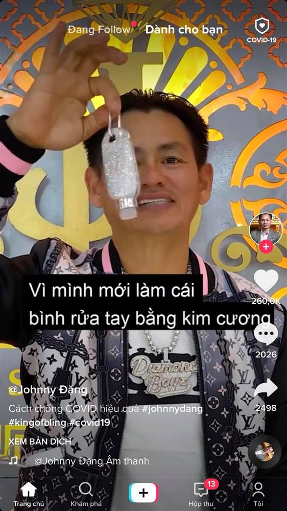 Chiếc bình xịt rửa tay được nạm hơn 5 nghìn viên kim cương khiến dân mạng choáng váng, hóa ra đó lại là sản phẩm của một người Việt đặc biệt-1