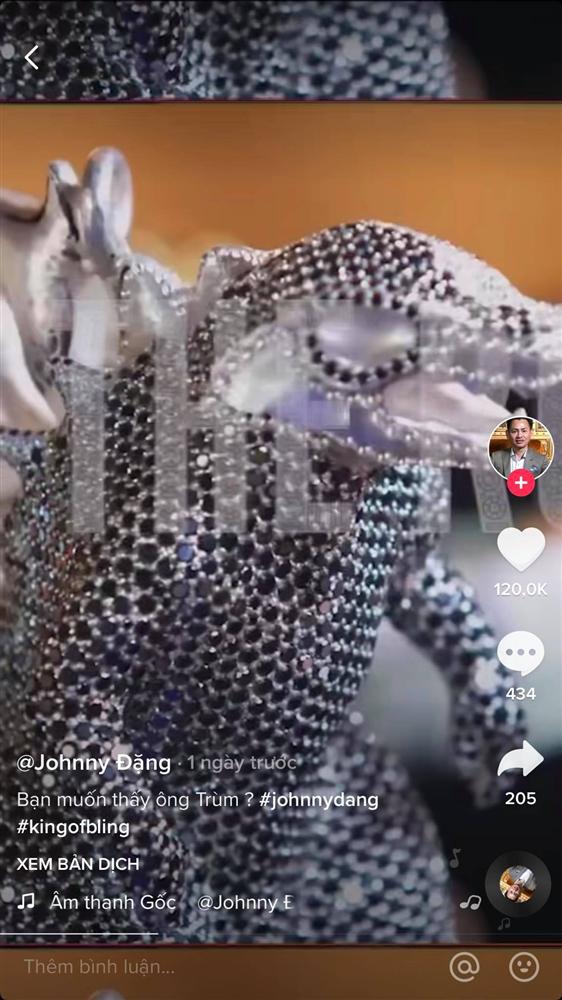 Chiếc bình xịt rửa tay được nạm hơn 5 nghìn viên kim cương khiến dân mạng choáng váng, hóa ra đó lại là sản phẩm của một người Việt đặc biệt-5