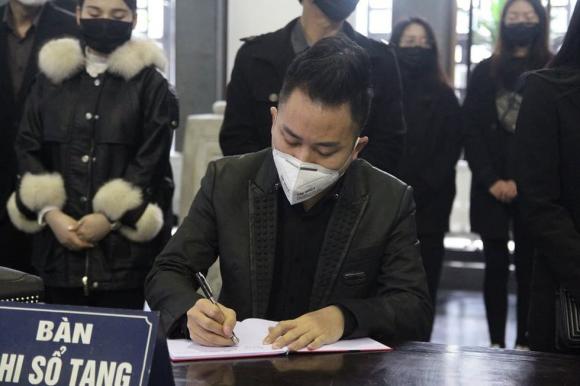 Đám tang NSND Trung Kiên: Diva Thanh Lam cùng bạn trai, Tùng Dương và các nghệ sĩ đến viếng-7