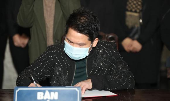 Đám tang NSND Trung Kiên: Diva Thanh Lam cùng bạn trai, Tùng Dương và các nghệ sĩ đến viếng-8