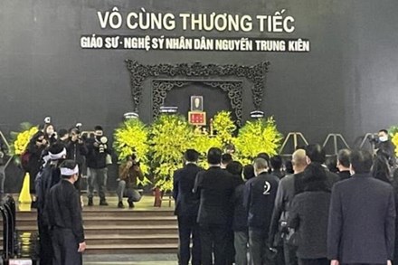 Đám tang NSND Trung Kiên: Diva Thanh Lam cùng bạn trai, Tùng Dương và các nghệ sĩ đến viếng