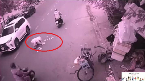 Cô gái đánh rơi cọc tiền 30 triệu bị mọi người tranh nhau hôi của: Mình không dám về quê ăn Tết nữa, vì phút bất cẩn mà mất hết-1