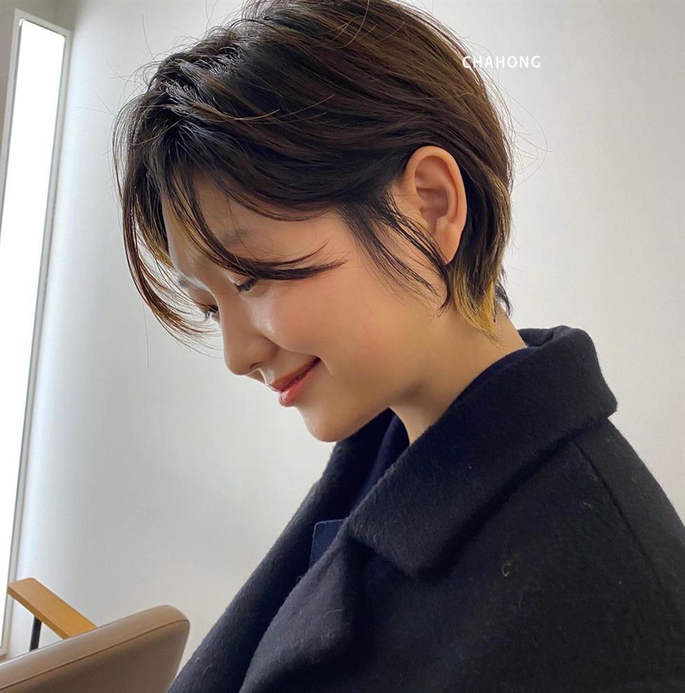 Hội chị em tóc mỏng quẹt nên cắt ngắn theo 4 kiểu sau đây, tóc dày hơn mà độ sành điệu còn gia tăng mạnh mẽ-5