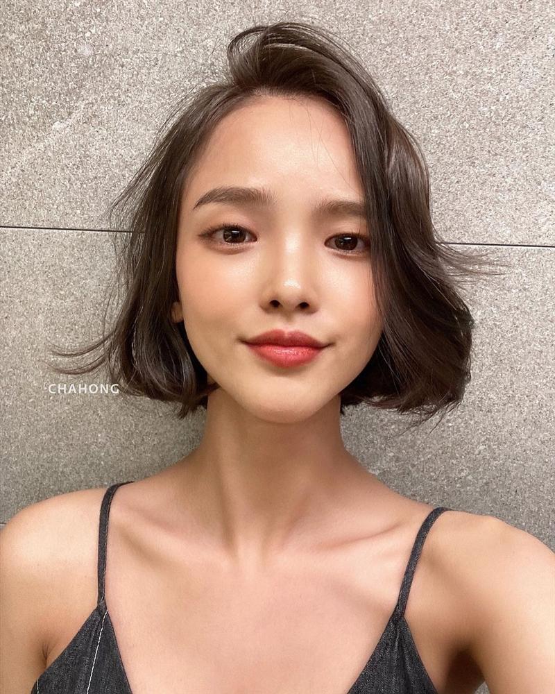 Hội chị em tóc mỏng quẹt nên cắt ngắn theo 4 kiểu sau đây, tóc dày hơn mà độ sành điệu còn gia tăng mạnh mẽ-13