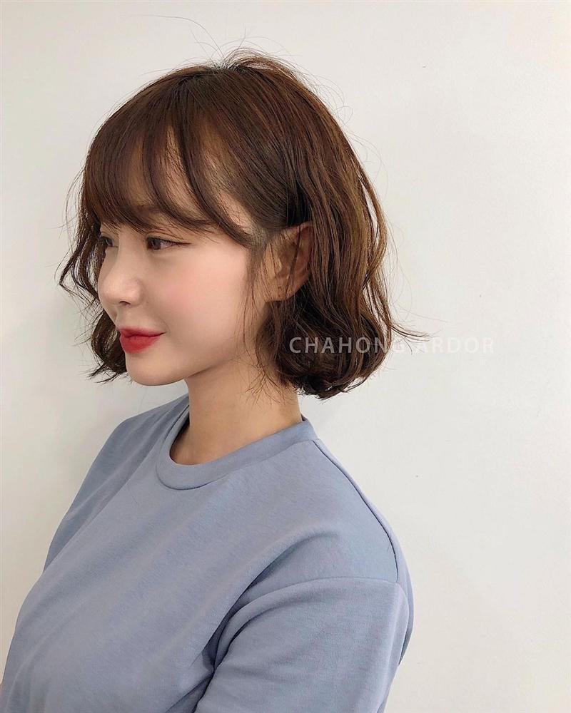 Hội chị em tóc mỏng quẹt nên cắt ngắn theo 4 kiểu sau đây, tóc dày hơn mà độ sành điệu còn gia tăng mạnh mẽ-14