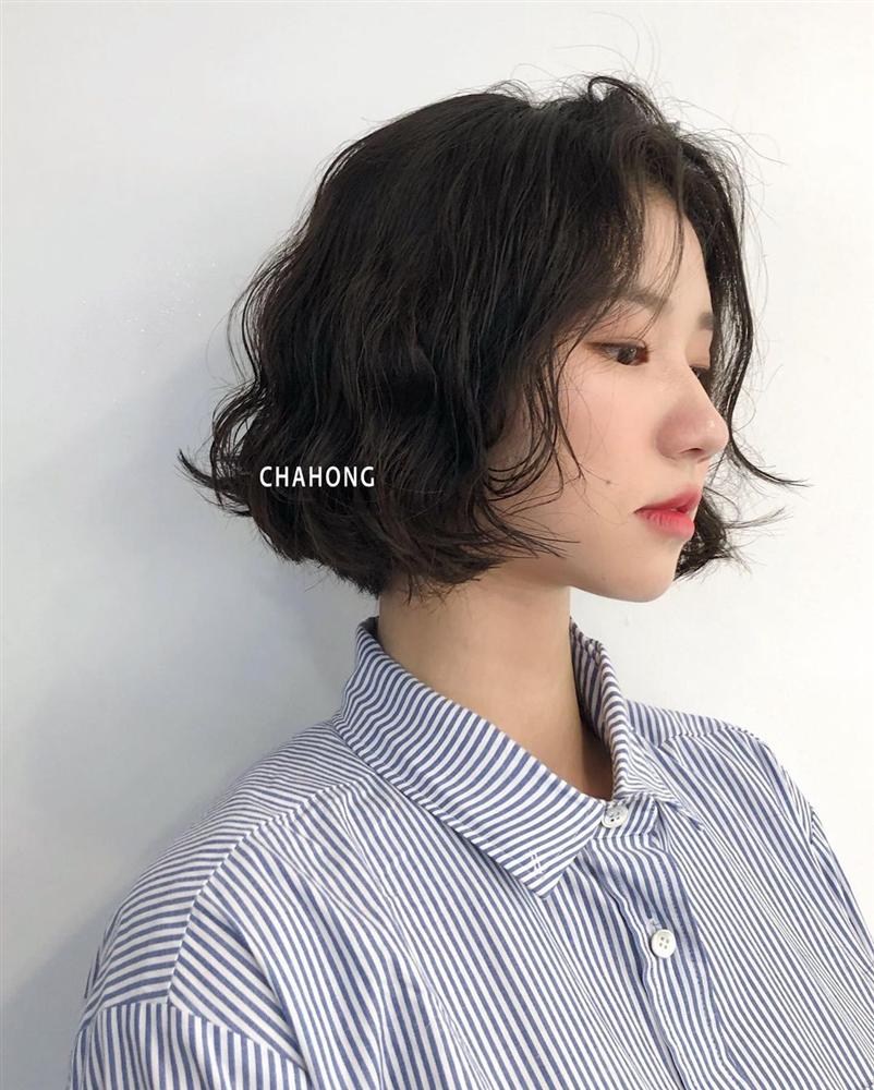 Hội chị em tóc mỏng quẹt nên cắt ngắn theo 4 kiểu sau đây, tóc dày hơn mà độ sành điệu còn gia tăng mạnh mẽ-15