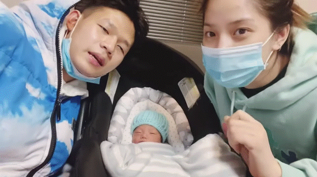 Hành trình đi đẻ mùa dịch siêu đáng yêu của hot mom 9x: Mới nhập cuộc vẫn quẩy cực sung, lát sau đau tái mặt khiến chồng xót ruột-15