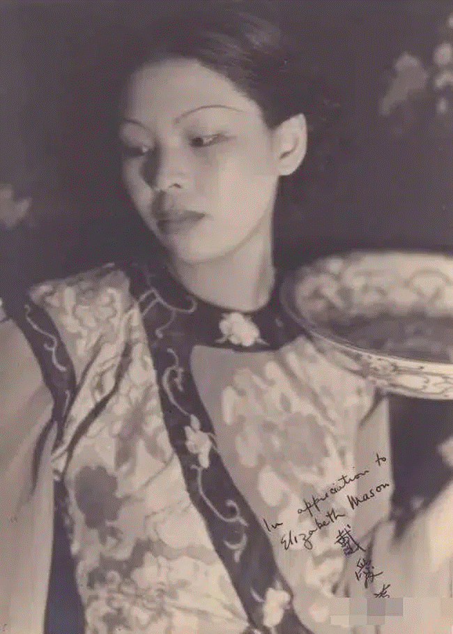 Bỏ chồng để kết hôn với trai trẻ, người phụ nữ gặp phải quả báo không thể ngờ, nhưng điều khiến bà chờ đợi suốt 55 năm mới đáng giá!-2