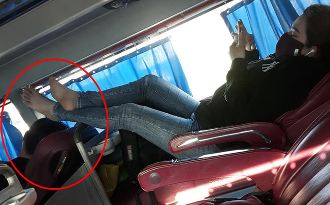 Ám ảnh mang tên đôi bàn chân hư nhem nhuốc từ phía sau dí thẳng vào mặt cô gái trẻ trên chuyến xe về quê ăn Tết-6