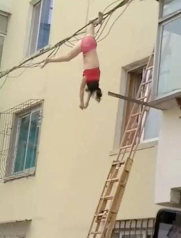 Mặc nội y đứng lau kính cửa sổ, người phụ nữ gặp tai nạn nhớ đời, cảnh hiện trường khiến người chứng kiến muốn xỉu theo-3