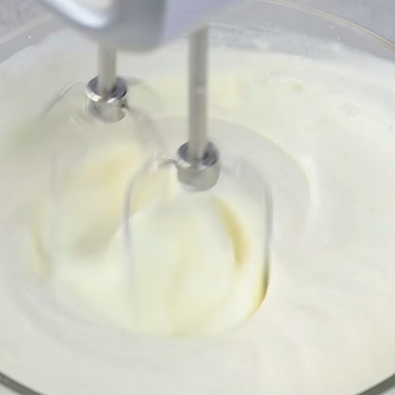 Mách chị em cách làm trà sen phủ kem ngon hơn cả đồ bán sẵn, đảm bảo ai thử cũng phải trầm trồ!-7