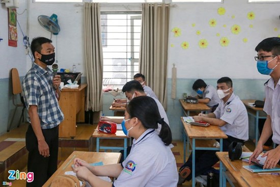 90 học sinh nghỉ vì phụ huynh bay cùng chuyến với bệnh nhân Covid-19