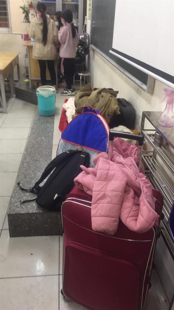 80 học sinh lớp 3 và giáo viên ở Hà Nội phải cách ly tại trường xuyên Tết: Thương lắm! Cố lên nhé các con-3