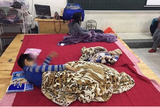 80 học sinh lớp 3 và giáo viên ở Hà Nội phải cách ly tại trường xuyên Tết: Thương lắm! Cố lên nhé các con