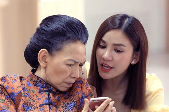 Chưa đến Tết chị dâu về ngoại không xin phép ai, mẹ chồng gọi điện trách thông gia không biết dạy con thì lặng người nghe bác ấy nói câu này