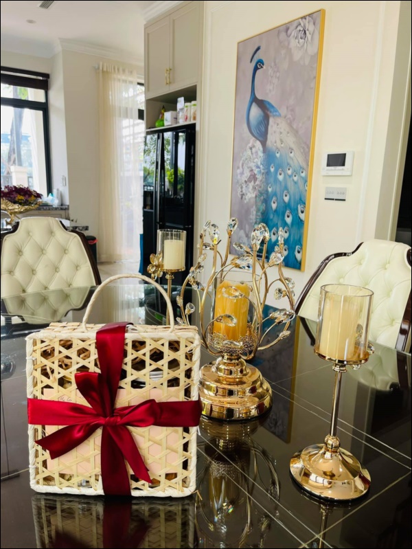 Vân Hugo trang hoàng nhà cửa đón Tết sớm trong biệt thự cao cấp ở Sài Gòn, nhìn ban công thơ mộng ai cũng mê-10