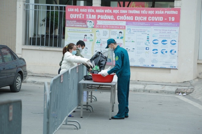 Đêm đầu cách ly của 35 học sinh tiểu học Hà Nội: Khóc nhớ nhà, dậy từ 2h sáng-2