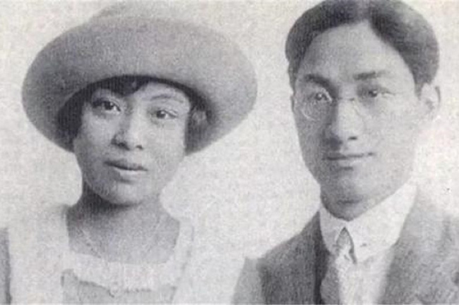 Vợ bầu 2 tháng, người đàn ông quyết tâm vứt bỏ để theo gái đẹp rồi nhận quả báo”, 66 năm sau, 4 chữ ghi trên bia mộ vợ cũ khiến tất cả ngỡ ngàng!-2