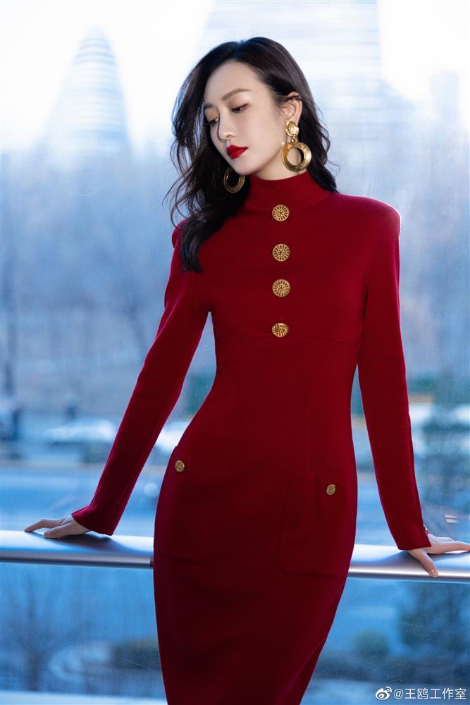 Tình địch của Dương Mịch đã U40 vẫn trẻ trung như gái 20, nhờ món thời trang này mà vừa trẻ lại vừa sang-1