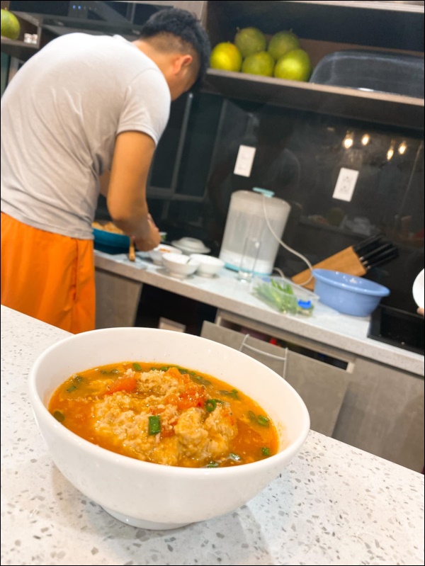 Chồng trẻ Lê Phương nấu ăn&nbsp;ngày càng lên tay, món bánh mì xíu mại đãi vợ con xuất sắc khiến chị em ào ào xin công thức-2