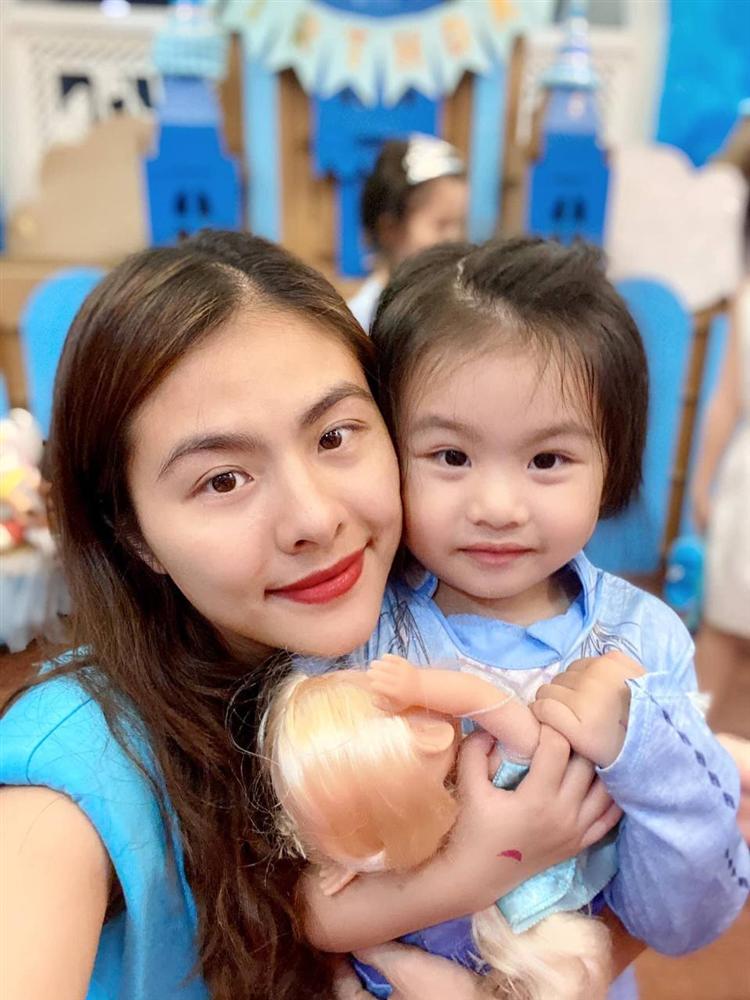 Con gái Vân Trang mới 5 tuổi đã được khen cao ráo, ra dáng mỹ nhân tương lai, ít người biết cô đã hy sinh điều to lớn này cho bé-3