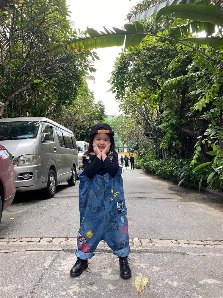 Con gái Vân Trang mới 5 tuổi đã được khen cao ráo, ra dáng mỹ nhân tương lai, ít người biết cô đã hy sinh điều to lớn này cho bé-4