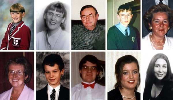 Chẳng ai ngờ 23 năm trước, chỉ vài giây sau khi bức ảnh ông bố cõng con được chụp thì Tử thần bên cạnh họ thức giấc, đoạt mạng hàng chục người-3