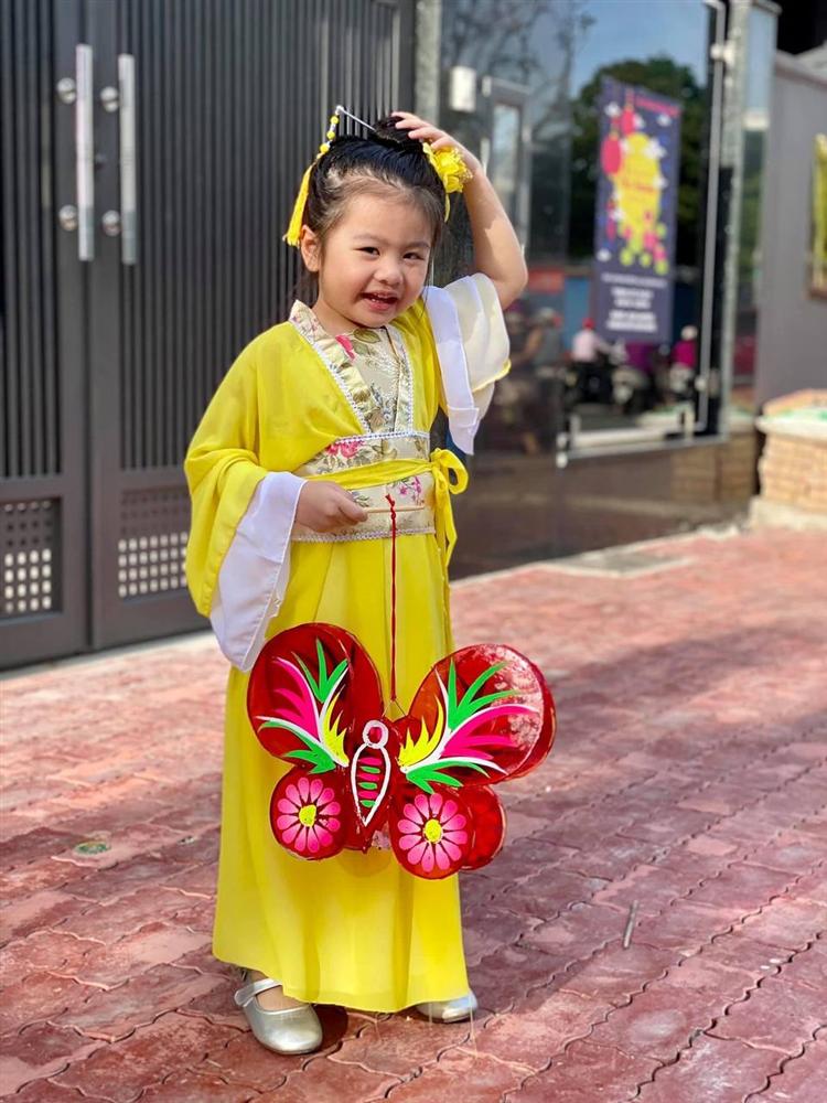 Con gái Vân Trang mới 5 tuổi đã được khen cao ráo, ra dáng mỹ nhân tương lai, ít người biết cô đã hy sinh điều to lớn này cho bé-9