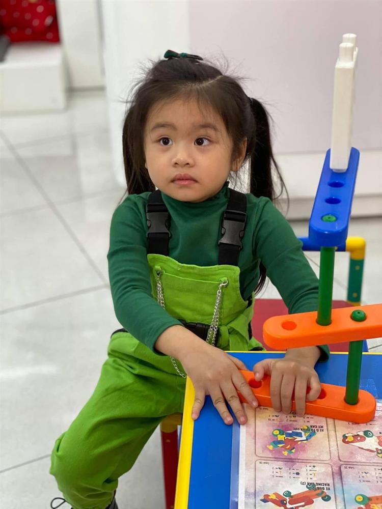 Con gái Vân Trang mới 5 tuổi đã được khen cao ráo, ra dáng mỹ nhân tương lai, ít người biết cô đã hy sinh điều to lớn này cho bé-12
