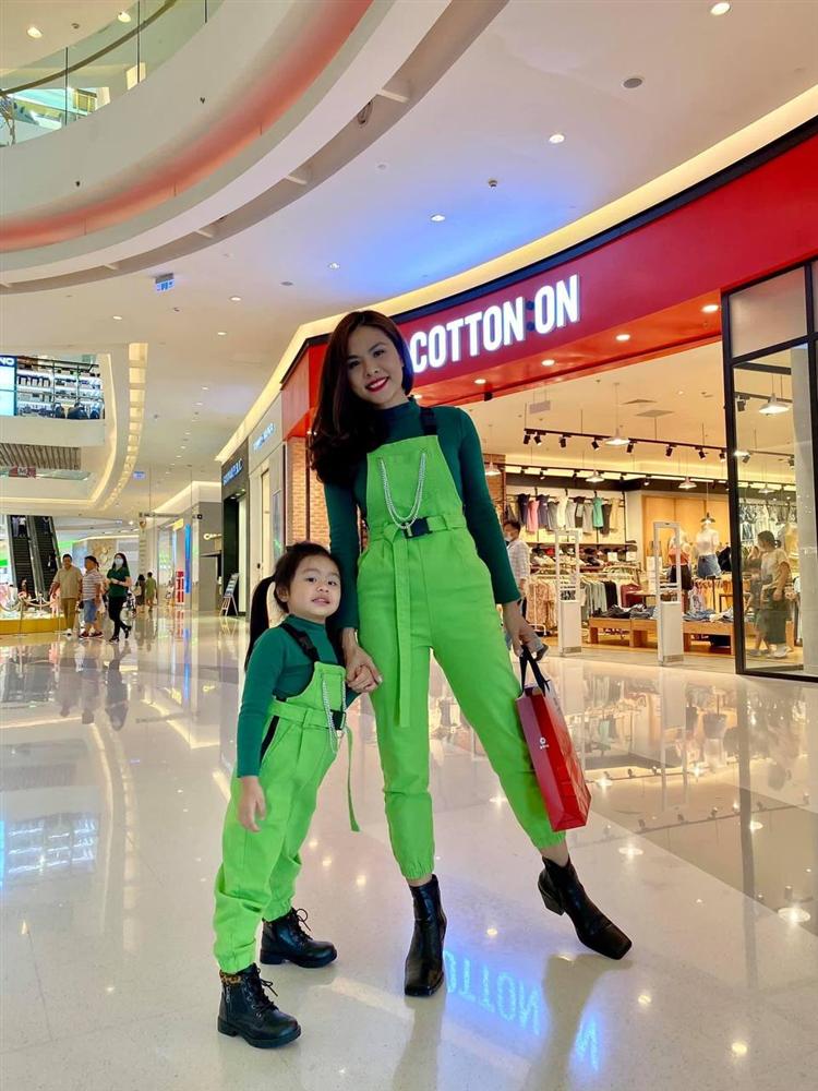 Con gái Vân Trang mới 5 tuổi đã được khen cao ráo, ra dáng mỹ nhân tương lai, ít người biết cô đã hy sinh điều to lớn này cho bé-13