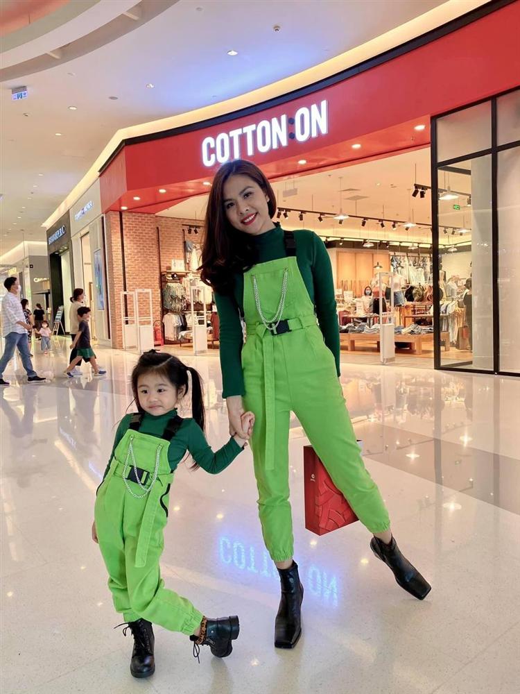 Con gái Vân Trang mới 5 tuổi đã được khen cao ráo, ra dáng mỹ nhân tương lai, ít người biết cô đã hy sinh điều to lớn này cho bé-15