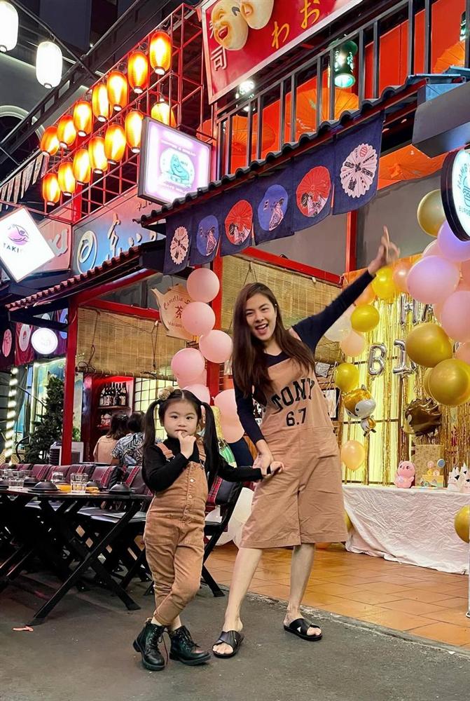 Con gái Vân Trang mới 5 tuổi đã được khen cao ráo, ra dáng mỹ nhân tương lai, ít người biết cô đã hy sinh điều to lớn này cho bé-16