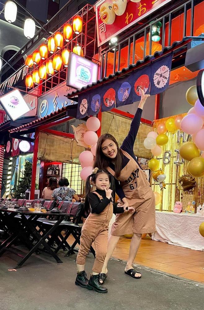 Con gái Vân Trang mới 5 tuổi đã được khen cao ráo, ra dáng mỹ nhân tương lai, ít người biết cô đã hy sinh điều to lớn này cho bé-17