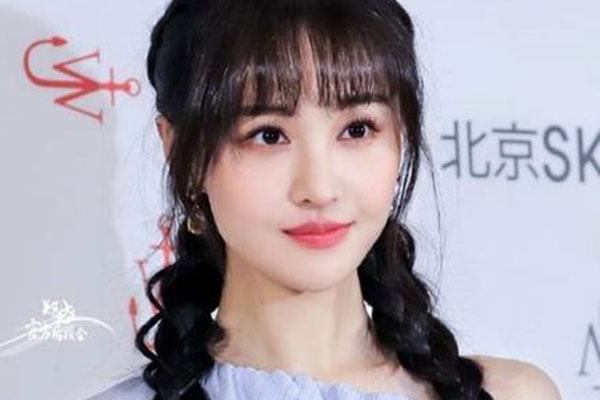 Xôn xao hình ảnh Trịnh Sảng lộ diện sau scandal: Cúi gằm mặt, mệt mỏi kéo vali một mình về quê ăn Tết?-6