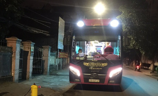 Nghệ An lấy mẫu xét nghiệm, cách ly một xe khách chở sinh viên tiếp xúc gần với bệnh nhân Covid-19-1