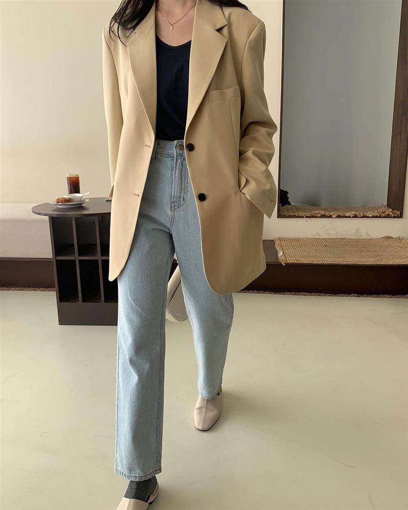 5 mẫu áo khoác sẽ giúp ăn gian đến chục phân chiều cao, chị em dù thấp bé hay không cũng nên sắm ngay diện Tết-2