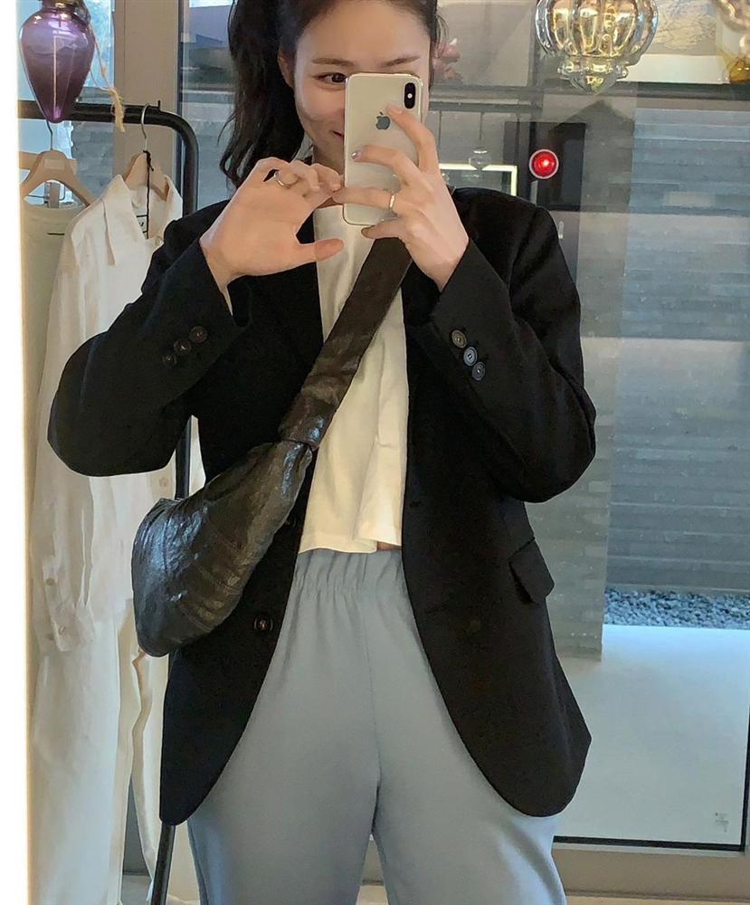 5 mẫu áo khoác sẽ giúp ăn gian đến chục phân chiều cao, chị em dù thấp bé hay không cũng nên sắm ngay diện Tết-3