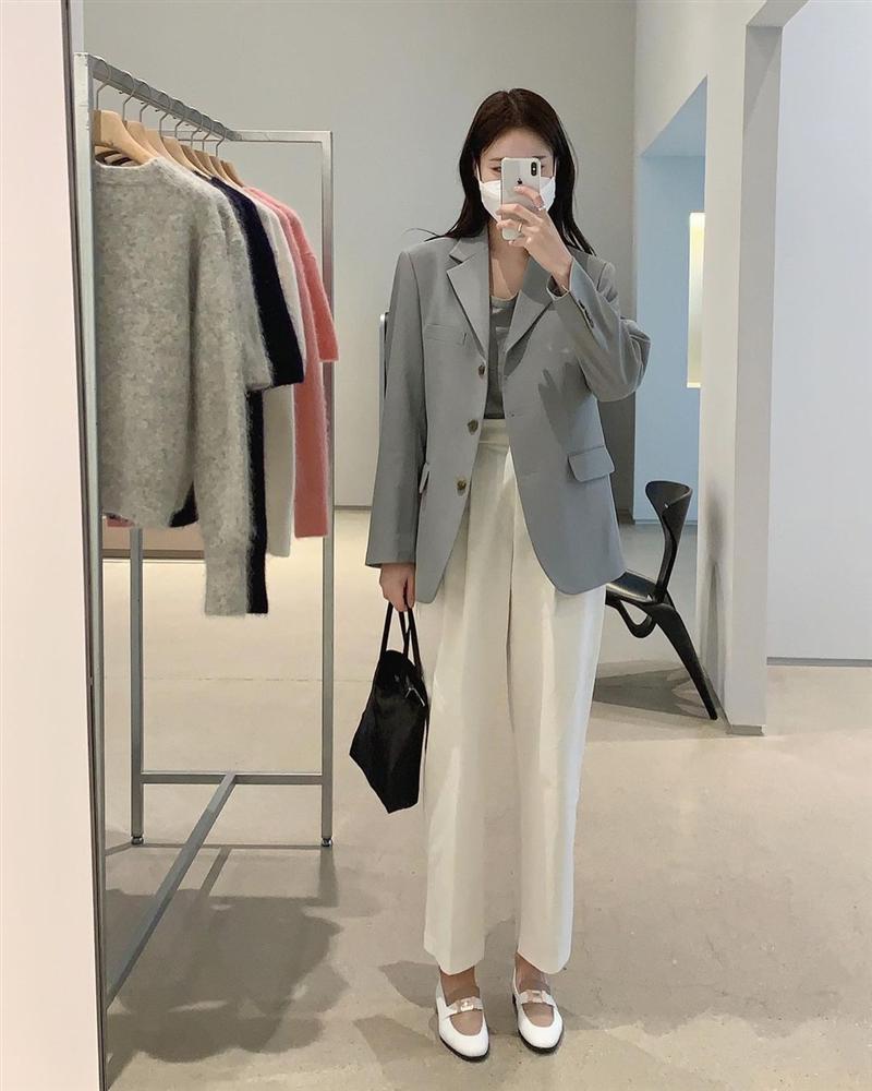 5 mẫu áo khoác sẽ giúp ăn gian đến chục phân chiều cao, chị em dù thấp bé hay không cũng nên sắm ngay diện Tết-4