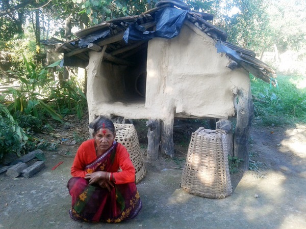 Loạt ảnh gây ám ảnh về túp lều kinh nguyệt được ví như địa ngục trần gian, là nỗi khiếp đảm của các cô gái mỗi lần... tới tháng-18