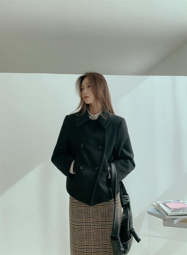 5 mẫu áo khoác sẽ giúp ăn gian đến chục phân chiều cao, chị em dù thấp bé hay không cũng nên sắm ngay diện Tết-15