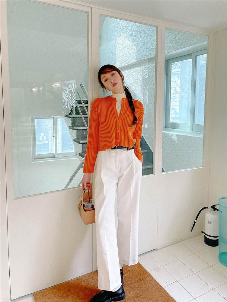 5 mẫu áo khoác sẽ giúp ăn gian đến chục phân chiều cao, chị em dù thấp bé hay không cũng nên sắm ngay diện Tết-16