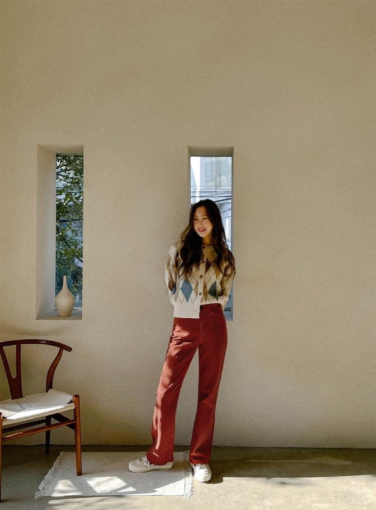 5 mẫu áo khoác sẽ giúp ăn gian đến chục phân chiều cao, chị em dù thấp bé hay không cũng nên sắm ngay diện Tết-17