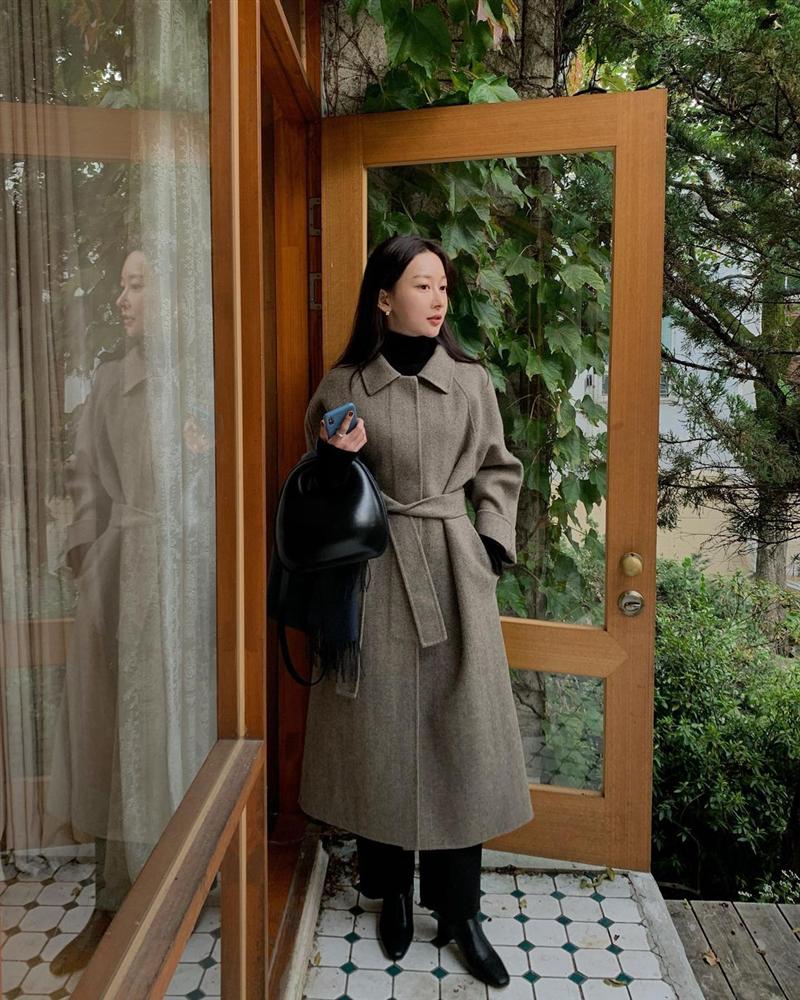 5 mẫu áo khoác sẽ giúp ăn gian đến chục phân chiều cao, chị em dù thấp bé hay không cũng nên sắm ngay diện Tết-7