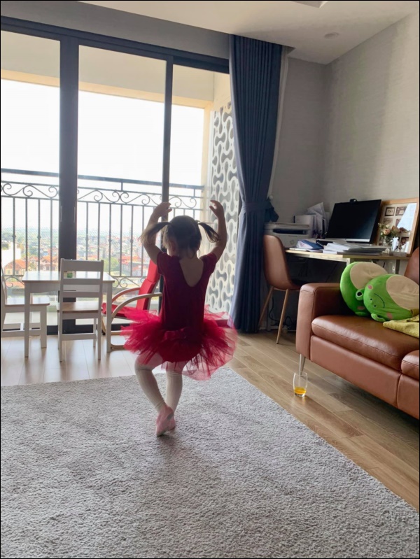 Con gái lai Tây của Lan Phương không&nbsp;chỉ sớm chững chạc mà còn thừa hưởng năng khiếu từ người mẹ diễn viên-3