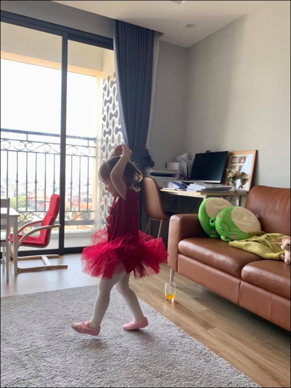 Con gái lai Tây của Lan Phương không chỉ sớm chững chạc mà còn thừa hưởng năng khiếu từ người mẹ diễn viên-4